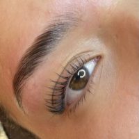 perfilado de cejas y lifting de pestañas